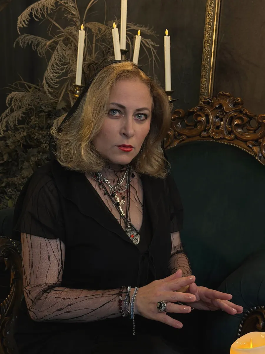 Alice Mortain in a green armchair, looking straight into the camera